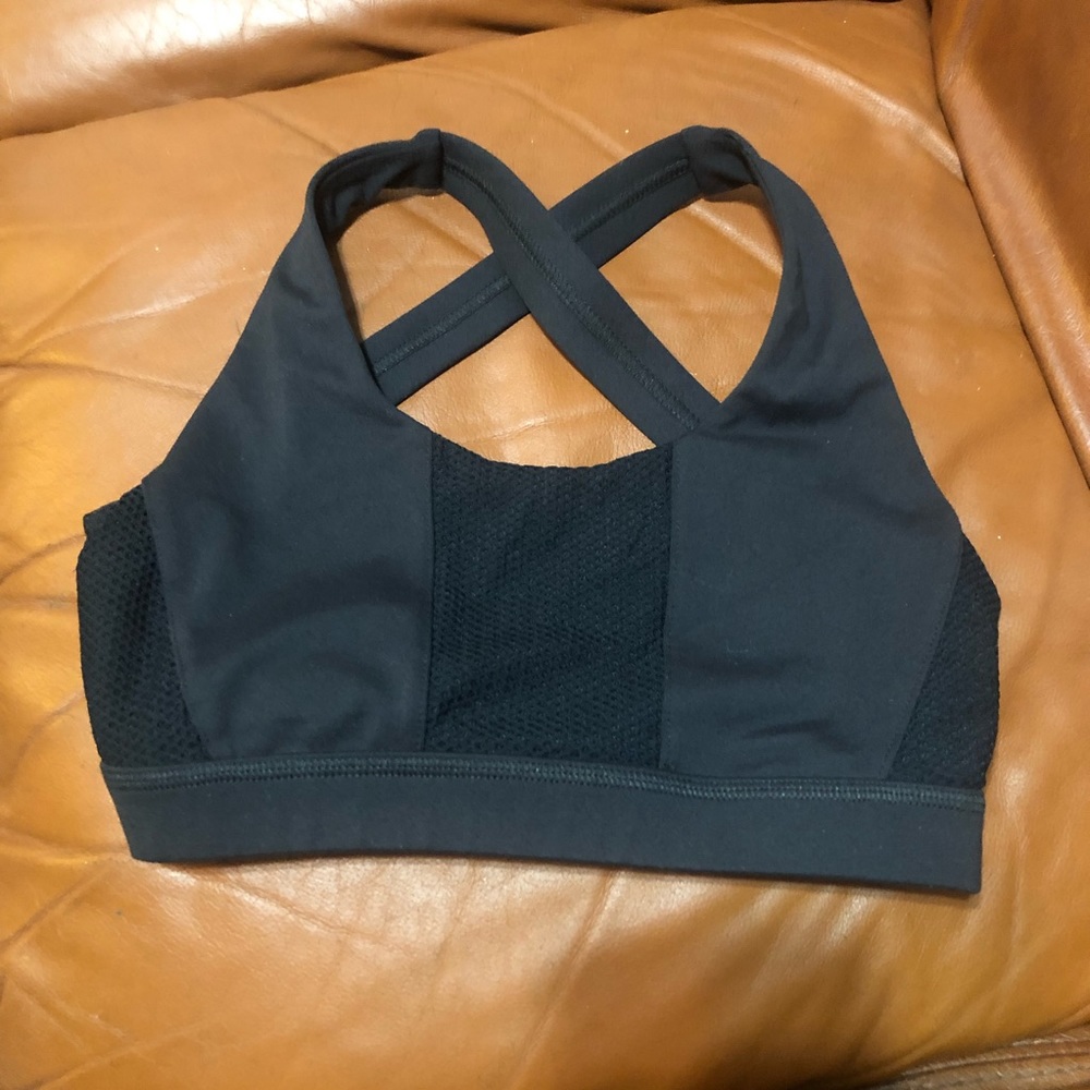 Black sports bra